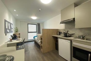 1 bed flat, Queen Street, Holylands, Belfast, BT16ET - Image 1